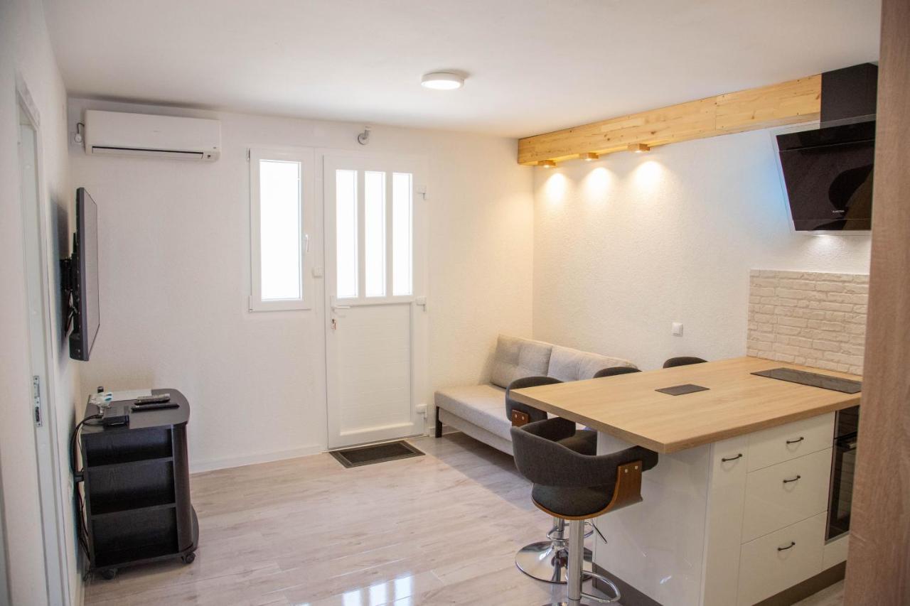 Apartments By The Sea Milna, Vis - 8895 รูคาวาซ ภายนอก รูปภาพ