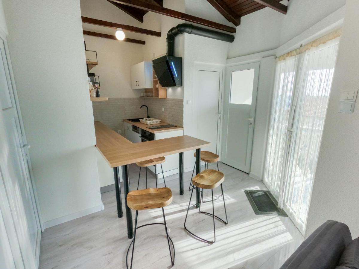 Apartments By The Sea Milna, Vis - 8895 รูคาวาซ ภายนอก รูปภาพ