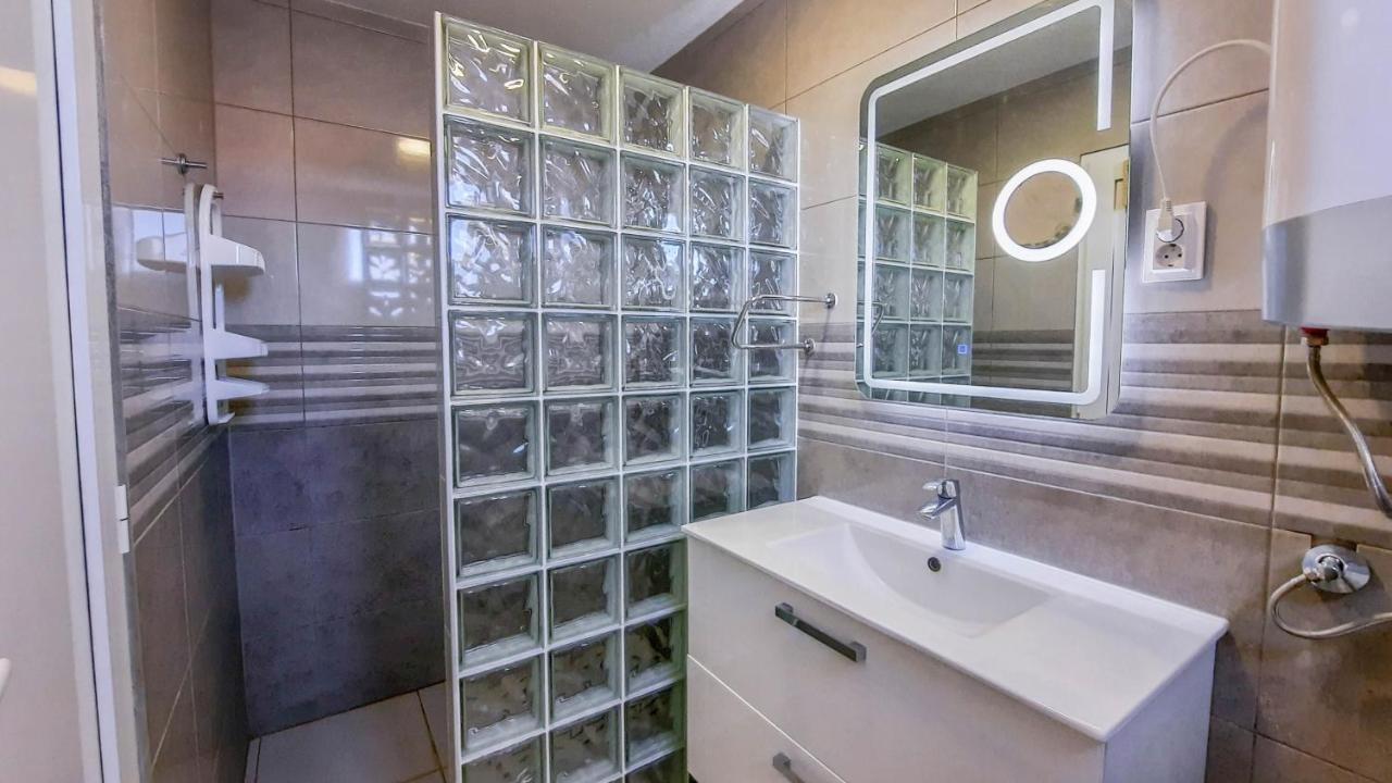 Apartments By The Sea Milna, Vis - 8895 รูคาวาซ ภายนอก รูปภาพ
