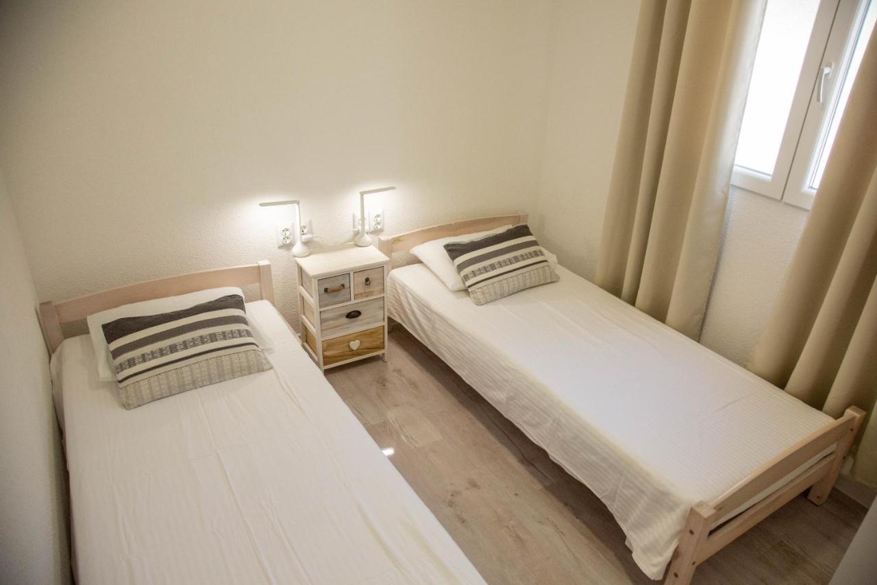 Apartments By The Sea Milna, Vis - 8895 รูคาวาซ ภายนอก รูปภาพ